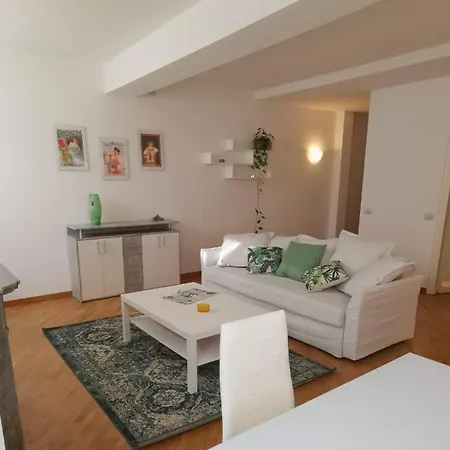 Parma Central Apartments פארמה