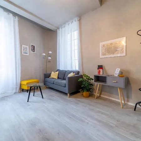 Parma Central Apartments דירה